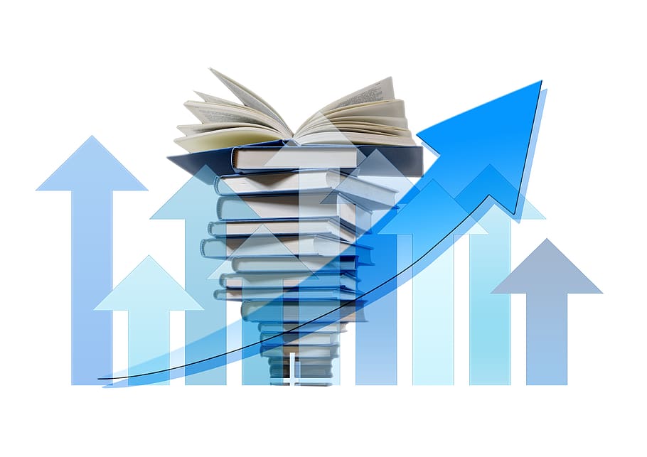 pila de llibres, llibres, fletxes, formació, coaching, informació, èxit, comunicació, negocis, gestor, comunitat, treball en equip, junts, carrera, presentació, oficina, benefici, blau, signe, símbol de fletxa, fons blanc, tir de l'estudi, cap gent, creativitat, creixement, a l'interior, direcció, orientació, pujar, senyal direccional, naturalesa, art i artesania, disseny, text, 4K
