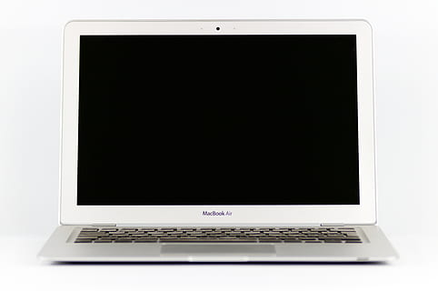 kuva, macBook air, omena, hämärtää, lähikuva, elektroniikka, fokus, näppäimistö, kannettava tietokone, kannettava, kuvaruutu, tekniikka, langaton, viestintä, tietokone, langaton tekniikka, yhteys, kopiointitila, yksi kohde, tyhjä, ei ihmisiä, studio ammuttu, valkoinen tausta, siirrettävyys, musta väri, leikata, moderni, sisällä, laitteen näyttö, tietokoneen näyttö, maailmanlaajuinen viestintä, 5K, CC0, public domain, rojaltivapaa