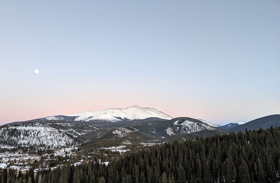 montagna, coperto, la neve, altitudine, nuvole, freddo, luce del giorno, foresta, ghiacciaio, alto, ghiaccio, paesaggio, vette, montagne, natura, panoramico, cielo, montagna innevata, alberi, inverno, boschi, scenics - natura, temperatura fredda, bellezza nella natura, catena montuosa, ambiente, scena tranquilla, la tranquillità, albero, cielo sereno, nessuno, Luna, scena non urbana, all'aperto, Luna piena, picco di montagna, albero di conifere, Pino, bosco di pini, 4K