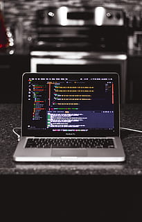 ordinateur, pc, électronique, portable, Matériel, matériel informatique, clavier d'ordinateur, clavier, Utah, Salt Lake City, États Unis, écran, afficher, écran LCD, moniteur, Logiciel, ingénierie, vs code, code de studio visuel, javascript, la communication, La technologie, Technologie sans fil, lien, dispositif d'information portable, illuminé, téléphone intelligent, à l'intérieur, personne, texte, l'Internet, fermer, écriture occidentale, se concentrer sur le premier plan, téléphone portable, nuit, la musique, écran de l'appareil, 5K, CC0, domaine public, libre de droits