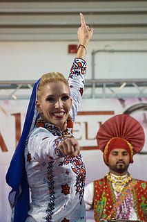 danseuse orientale, modes de vie, femmes, Vrais gens, enfant, à l'intérieur, les femelles, habits traditionnels, filles, personnes, Activité de loisir, se concentrer sur le premier plan, dansant, compétence, vue de face, Vêtements, bras humain, enfance, la taille, bras levés, 5K, CC0, domaine public, libre de droits