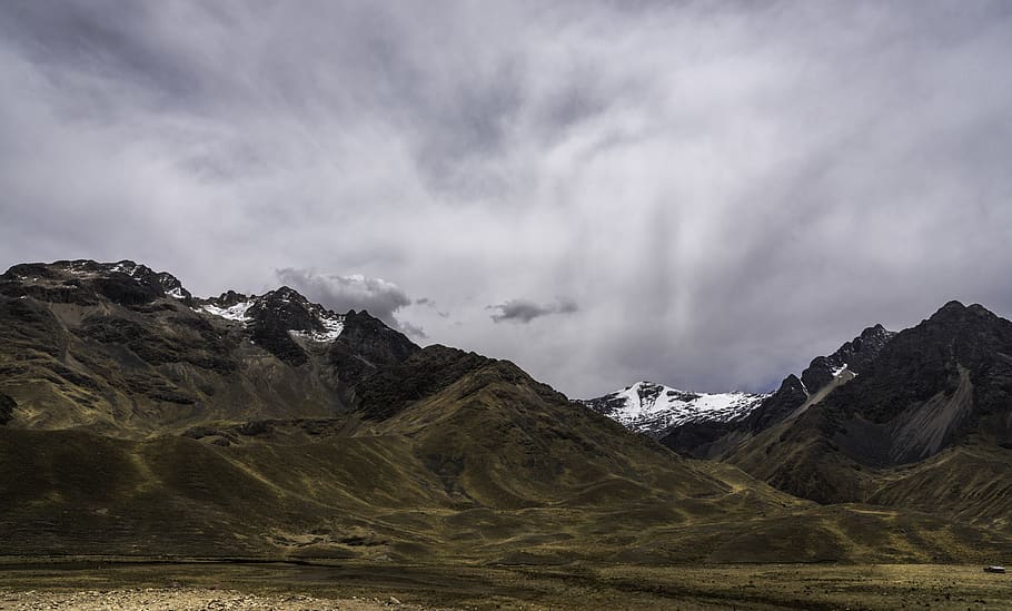 foto, marró, rocós, muntanya, altitud, núvols, fred, la llum del dia, congelat, alt, gel, paisatge, cims de muntanya, muntanyes, naturalesa, roques, escènic, cel, neu, núvol - cel, escenics - natura, medi ambient, Serra, bellesa a la natura, hivern, temperatura de fred, núvol, escena tranquil·la, tranquil·litat, escena no urbana, cap gent, dia, tempesta, cim de muntanya, a l'aire lliure, muntanya nevada, 5K