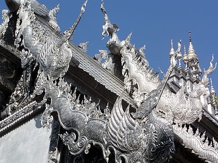 detalle del techo, sala de ordenación plateada, templo budista suphan, chiang, mai, Tailandia, Buda, budismo, budista, estatua, religión, espiritualidad, tentación, chiang mai, templo, meditación, tranquilidad, , arquitectura, estructura construida, creencia, lugar de adoración, cielo, exterior del edificio, escultura, destinos de viaje, viaje, nadie, edificio, naturaleza, historia, arte, Arte y artesanía, florido, al aire libre, aguja, 1080P, CC0, dominio público, libre de derechos