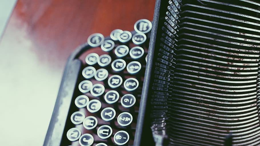 typ, psací stroj, detail, uvnitř, technologie, nikdo, číslo, vysoký úhel pohledu, v řadě, stálý život, spojení, vzor, kontejner, selektivní zaměření, sdělení, kruh, tvar, zaměřit se na popředí, geometrický tvar, průmysl, 4K