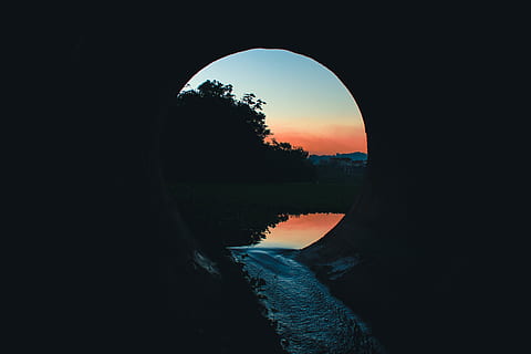 goldene Stunde, dunkel, Dämmerung, Finsternis, Abend, Licht, Reflexion, Sonnenuntergang, Bäume, Tunnel, Tapete, Wasser, Himmel, Natur, Baum, Silhouette, Ruhe, Pflanze, ruhige Szene, See, Schönheit in der Natur, Szenen - Natur, keine Leute, Bogen, die Architektur, orange Farbe, draußen, Bogenbrücke, 4K, CC0, gemeinfrei, lizenzfrei