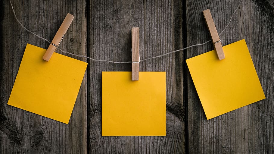 Notă, haine cuier, clothesline, uscarea exterioara, garnituri din lemn, notificare, wasdraad, a scrie, tine minte, notițe, galben, kladblaadje, atârna, memorie, post, Trei, lemn, plakbriefje, lemn - material, adezivă, nici o persoana, hârtie, gol, aducere aminte, a închide, grup de obiecte, în interior, agăţat, cartelă de note, masa, spațiu copie, clothespin, studio shot, comunicare, grup, birou, notă - mesaj, 5K
