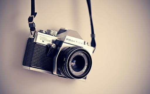 macchina fotografica nera, analogico, apertura, telecamera, elettronica, attrezzatura, lente, fotografia, praktika, otturatore, tecnologia, Vintage ▾, temi fotografici, macchina fotografica - attrezzatura fotografica, avvicinamento, in casa, nessuno, in stile retrò, singolo oggetto, girato in studio, cultura artistica e intrattenimento, obiettivo - strumento ottico, musica, natura morta, copia spazio, messa a fuoco selettiva, attrezzatura per la registrazione del suono, Radio, concentrarsi sulle conoscenze acquisite, 2K, CC0, dominio pubblico, privo di copyright