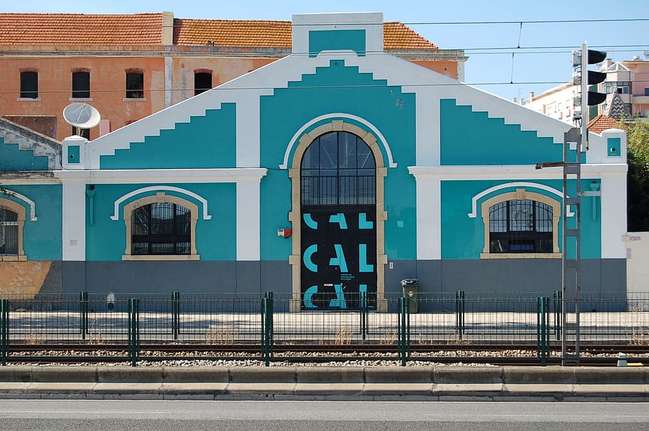 arquitectura, edifici, estructura, disseny, trànsit, llum, carretera, tanca, estructura construïda, exterior de l'edifici, arc, ciutat, transport, dia, cap gent, naturalesa, carrer, religió, façana, lloc de culte, entrada, a l'aire lliure, creença, finestra, govern, 2K