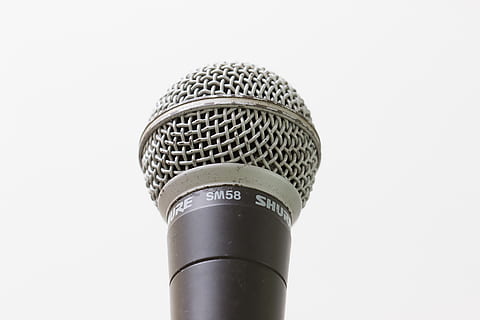 micròfon, membrana, macro, música, músic, so, enregistrament, concert, entreteniment, accessoris, tecnologia, Dispositiu d'entrada, comunicació, primer pla, fons blanc, còpia espai, a l'interior, tir de l'estudi, tallar, cap gent, equipament, sol objecte, connexió, cultura i entreteniment artístic, natura morta, instrument òptic, negocis, difusió, color plata, 5K, CC0, domini públic, lliure de regalies