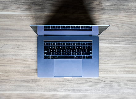 silver macbook pro, portable, électronique, ordinateur, pc, clavier, matériel informatique, Matériel, clavier d'ordinateur, st. John, Canada, écran, table, minimal, réflexion, espace de travail, technologie, Pomme, macbook, Bureau, La technologie, Technologie sans fil, la communication, lien, bois - matériau, à l'intérieur, équipement informatique, vue grand angle, affaires, personne, l'Internet, directement au-dessus, nature morte, dispositif d'information portable, texte, clé d'ordinateur, couleur argentée, 4K, CC0, domaine public, libre de droits