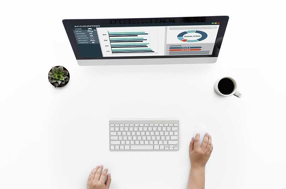 negocis, tassa de cafè, ordinador, dades, escriptori, flatlay, mans, planta d'interior, informació, teclat, ratolí, oficina, PC, gent, persona, pla, planta, pantalla, mostrant, inici, swot, utilitzant, vista, taula blanca, treballar, treball, lloc de treball, worksp, tecnologia, equips informàtics, comunicació, part del cos humà, tecnologia sense fils, negoci corporatiu, mà humana, connexió, teclat d’ordinador, mà, fons blanc, tir de l'estudi, a l'interior, Internet, 1080P