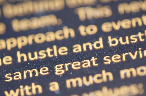 text, typografie, citát, žlutá, dopis, selektivní zaměření, celý rám, sdělení, západní skript, detail, pozadí, stránka, nikdo, uvnitř, vydání, rezervovat, informace, vzdělání, strategie, umělecká kultura a zábava, Černá barva, stálý život, 4K, CC0, veřejná doména, bez autorských práv