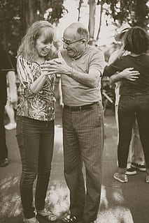 paardansen, mensen, menselijk, persoon, dans, dans pose, vrijetijdsactiviteiten, tango, oud koppel, gouden poort park, Verenigde Staten, San Francisco, geluk, zwart en wit, jeugd, oud persoon, jong hart, paar, buitenshuis, viering, dansen, casual kleding, echte mensen, saamhorigheid, bonding, emotie, volledige lengte, twee personen, positieve emotie, mannen, liefde, vrijetijdsbesteding, levensstijlen, focus op de voorgrond, vrouw, vooraanzicht, dag, staand, volwassen, vrouwtjes, pre adolescent kind, 5K, CC0, publiek domein, royaltyvrij