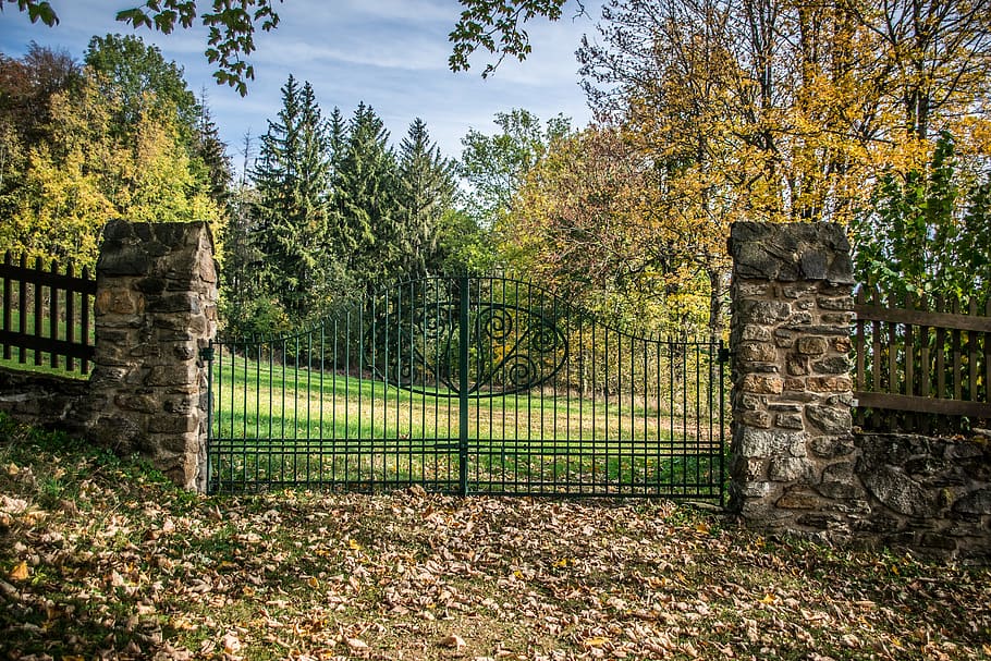 brána, kámen, architektura, starý, historicky, vesnice, Dějiny, tradiční, podzim, strom, rostlina, Příroda, plot, hranice, bariéra, den, nikdo, přistát, bezpečnost, ochrana, pole, zelená barva, bezpečnostní, změna, růst, park, venku, kamenná zeď, 5K