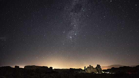nuit étoilée, Australie, bombo, carrière de bombo, Aube, crépuscule, le coucher du soleil, lever du soleil, la nature, ciel, en plein air, ciel rouge, nuit, architecture, bâtiment, Château, gris, astronomie, espace, galaxie, nébuleuse, étoile - espace, paysages - nature, beauté dans la nature, tranquillité, scène tranquille, étoile, champ d'étoiles, voie Lactée, environnement, paysage, faible angle de vue, idyllique, personne, espace et astronomie, 5K, CC0, domaine public, libre de droits