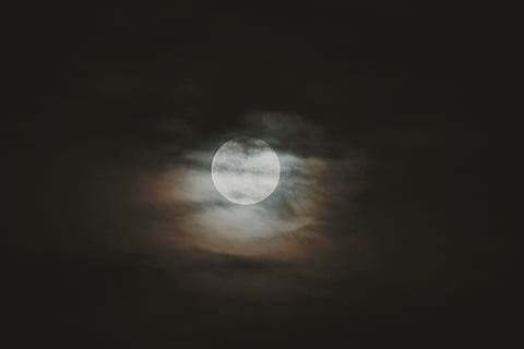 měsíc, lua, noite, noc, luna, ceu, céu noturno, noční obloha, nebe, mraky, nuvens, temný, světlo, escuro, luz, brasil, Brazílie, prostor, astronomie, úplněk, nikdo, krása v přírodě, Příroda, scenics - příroda, klid, venku, nízký úhel pohledu, klidné scény, kopie prostor, kruh, průzkum vesmíru, majestátní, geometrický tvar, planetární měsíc, měsíční svit, astrologie, zatmění, prostor a astronomie, 4K, CC0, veřejná doména, bez autorských práv