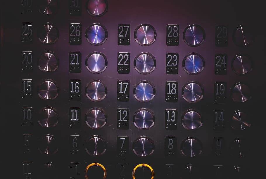 Liftas, mygtukai, numerius, patalpose, nėra žmonių, šalia, Iš arti, pasirinkimas, eilėje, kartojimas, technologijos, didelė objektų grupė, figūra, įsakymas, kontrolė, stiklas - medžiaga, išdėstymas, natiurmortas, variacija, atspindys, visą kadrą, laikas, gausa, juodas fonas, 4K