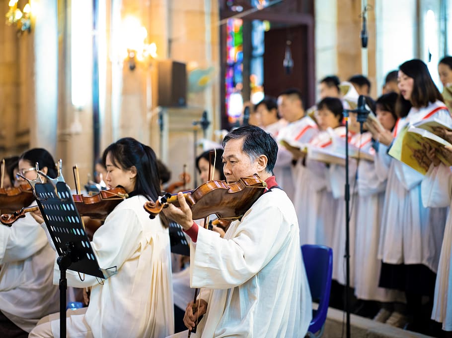 coro, donne, gruppo di persone, abbigliamento tradizionale, persone reali, religione, grande gruppo di persone, persone accessorie, capi di abbigliamento, credenza, stili di vita, concentrarsi sulle conoscenze acquisite, uomini, spiritualità, folla, adulto, attività di svago, città, 8K