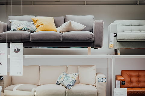 gris, embuatat, collage de sofàs, mobles, coixí, a l'interior, habitació domèstica, llit, sofà, interior de casa, farcit, dormitori, estils de vida, persones reals, còmode, relaxació, casa, gent, Color blanc, secció baixa, absència, 5K, CC0, domini públic, lliure de regalies