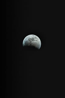 quart de lluna, naturalesa, a l'aire lliure, eclipsi, espai exterior, lluna, espai, univers, astronomia, Eclipse de lluna, nit, platja, mar, línia de costa, oceà, Costa, aigua, vehicle, transport, avions, avió de línia, cel, còpia espai, vista d’angle baix, escenics - natura, Lluna planetària, bellesa a la natura, cap gent, tranquil·litat, escena tranquil·la, idíl·lic, superfície de la lluna, Mitja lluna, cel clar, ciència, fosc, astrologia, espai i astronomia, llum de la lluna, 2K, CC0, domini públic, lliure de regalies