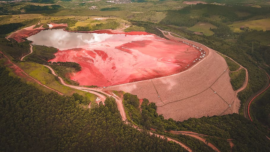 braune Berge, draußen, Landschaft, Natur, Luftaufnahme, Panorama-, Land, Wasser, Küstenlinie, Meer, Ozean, Brasilien, Aluminium, r. joao rodrigues, Kunst, Malerei, Küste, Reservoir, Fluss, Boden, Umgebung, Pflanze, High Angle View, Tag, Baum, Szenen - Natur, keine Leute, Schönheit in der Natur, Nicht-städtische Szene, Ruhe, Feld, ruhige Szene, Landwirtschaft, Verschmutzung, 4K