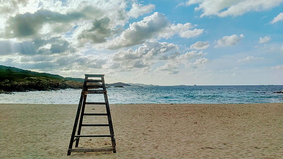 espana, burela, voda, moře, pláž, nebe, mrak - nebe, scenics - příroda, přistát, krása v přírodě, klidné scény, klid, horizont, písek, horizont nad vodou, den, Příroda, idylický, nikdo, mimoměstské scény, žebřík, venku, 4K, CC0, veřejná doména, bez autorských práv