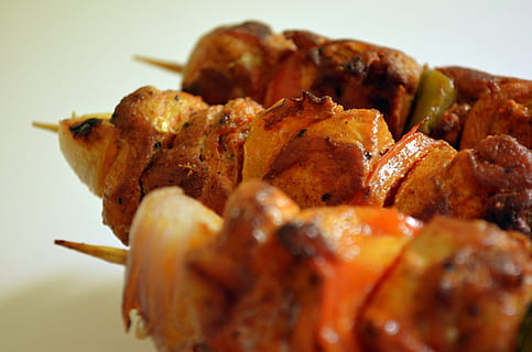 grillezett csirkemell, élelmiszer, hús, étel és ital, csirke hús, csirke, sült, fehér hús, sült csirke, evésre kész, étkezés, stúdió felvétel, fedett, frissesség, közelkép, nem ember, vacsora, Az egészséges táplálkozás, sült vacsora, csendélet, jólét, kísértés, 2K, CC0, közkincs, jogdíjmentes
