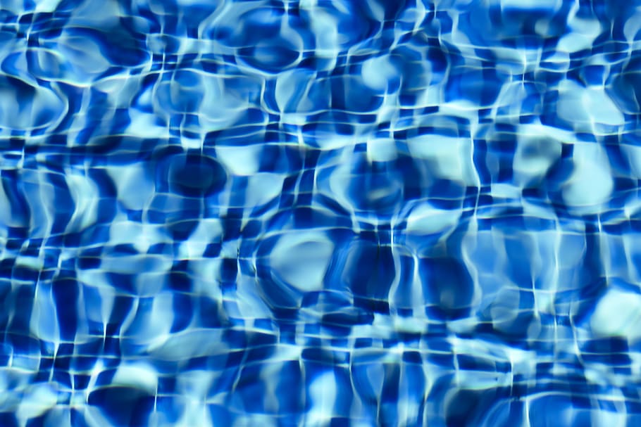 acqua blu, sfondi, fotogramma intero, modello, blu, nessuno, piscina, acqua, astratto, increspato, riflessione, giorno, natura, avvicinamento, vista dall'alto, all'aperto, design, forma, trasparente, pulito, purezza, immagine distorta, 5K