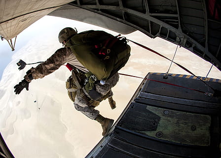 ciel, plongée, plongeur, parachutisme, sport, activité, frisson, Humain, militaire, en plein air, la nature, journée, forces armées, soldat de l'armée, gouvernement, entrainement militaire, personnes, transport, toute la longueur, mode de transport, armée, sauter, Vrais gens, adulte, deux personnes, architecture, en quittant, uniforme, 4K, CC0, domaine public, libre de droits