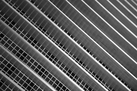 Austria, linz, modelli, sfondo, ripetitivo, Linee, bianco e nero, piazze, ripetizione, forme, fotogramma intero, modello, sfondi, nessuno, struttura costruita, architettura, di fila, giorno, metallo, avvicinamento, design, all'aperto, finestra, forma, Inquadratura dal basso, inclinazione, esterno dell'edificio, forma geometrica, 5K, CC0, dominio pubblico, privo di copyright