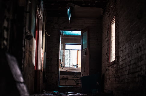 åbnet, dør, inde, værelse, korridor, fangehul, gulve, by-, krypt, indendørs, hd, opgive, urban explorer, Urbex, vindue, etage, lys, by, bygning, gyde, gade, forladt, arkitektur, ingen mennesker, mursten, murstens væg, dag, gammel, bygget struktur, murbygningsfunktion, væg, forældet, beskadiget, mørk, nedgang, forvitret, åben, forringelse, ødelagt, 5K, CC0, offentligt domæne, royaltyfrie