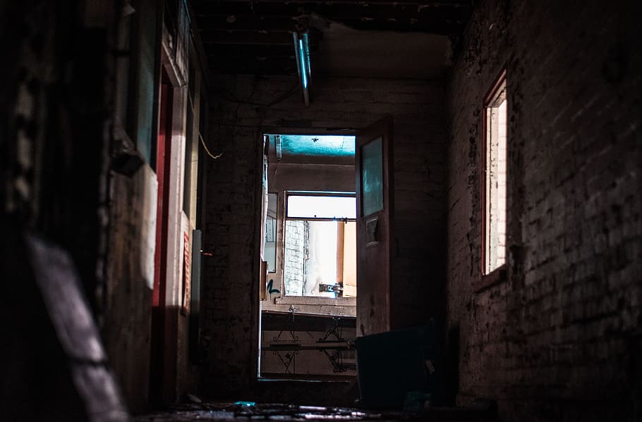 åbnet, dør, inde, værelse, korridor, fangehul, gulve, by-, krypt, indendørs, hd, opgive, urban explorer, Urbex, vindue, etage, lys, by, bygning, gyde, gade, forladt, arkitektur, ingen mennesker, mursten, murstens væg, dag, gammel, bygget struktur, murbygningsfunktion, væg, forældet, beskadiget, mørk, nedgang, forvitret, åben, forringelse, ødelagt, 5K