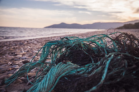 affald, strand, peddles, miljø, forurening, bortskaffelse, kystlinje, genbrug, himmel, sky - himmel, vand, natur, ingen mennesker, jord, hav, reb, dag, fiskeri, fiskeindustrien, fiskenet, tæt på, ikke-urbane scene, udendørs, scenics - natur, skønhed i naturen, ro, sammenfiltrede, 5K, CC0, offentligt domæne, royaltyfrie
