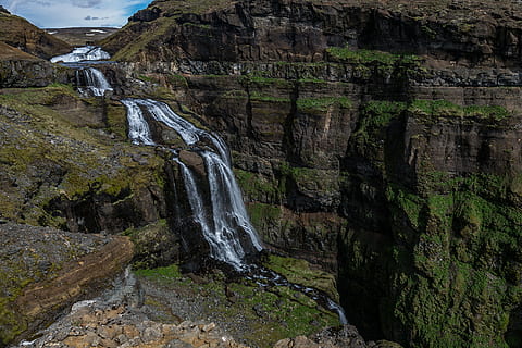 cascade, albastru, cer, lumina zilei, mediu inconjurator, iarbă, peisaj, expunere lungă, munţi, natură, fotografia naturii, în aer liber, parc, fotografie, râu, roci, pitoresc, interval de timp, apă, stâncă, obiect de rocă, formatie rock, solid, scenice - natura, frumusețe în natură, cascadă, nici o persoana, apă curgătoare, scenă non-urbană, zi, teren, plantă, mişcare, copac, liniște, curgere, formare, putere în natură, 2K, CC0, domeniu public, fără drepturi de autor