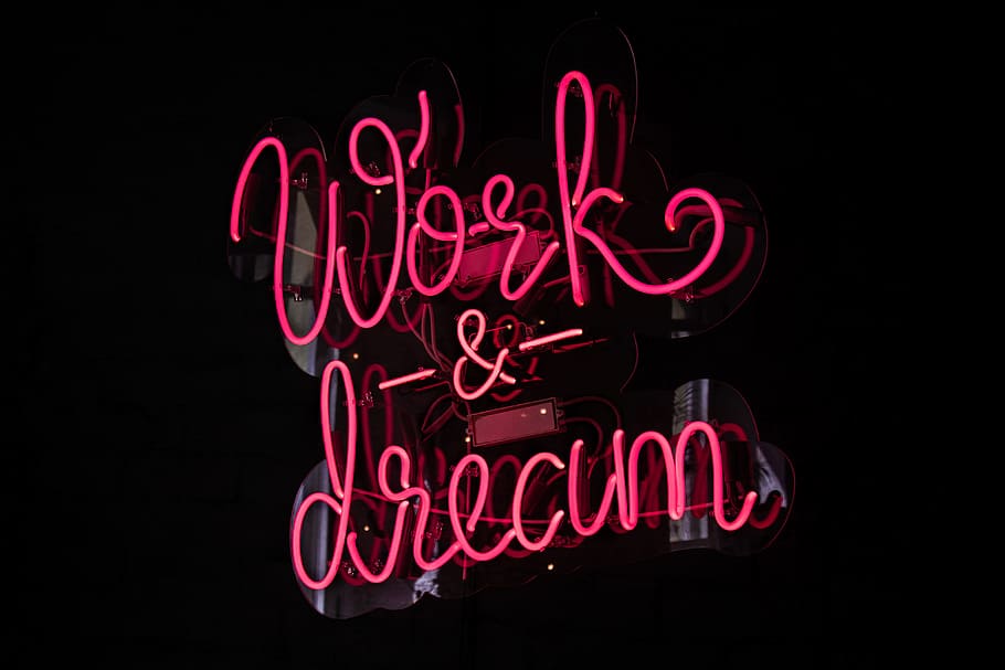 arbejder, drøm, led, skiltning, lys, neonlys, skygge, neon, belyst, sort baggrund, meddelelse, nat, tekst, rød, positive følelser, kærlighed, vestlige script, hjerte form, studio skud, lyserød farve, emotion, ingen mennesker, belysningsudstyr, natteliv, kopiere plads, skilt, glødende, neonfarvet, valentins dag - ferie, besked, 5K