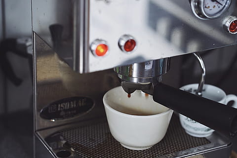 kahvi, hipster, kone-, kahvila, Kaffee, punainen, hopea, espresso, cappuccino, Koti, sisusta, keittiö, kahvinkeitin, laite, sisällä, ruoka ja juoma, espressokeitin, lähikuva, koneet, ei ihmisiä, kahvijuomaa, kahvikuppi, muki, kuppi, keskittyä etualalle, asetelma, metalli-, koneen osa, tehdä, ruoka, kahvipannu, 4K, CC0, public domain, rojaltivapaa