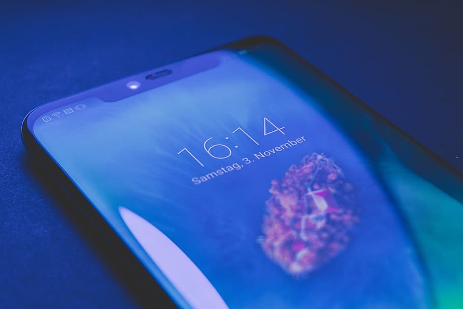 smartphone, android, teknologi, technologie, hak, Skærm, telefon, mobil, cellulære, Huawei, mate 20 pro, blå, kold, gadget, tæt på, ur, tid, lørdag, chill, meddelelse, trådløs teknologi, tekst, vestlige script, forbindelse, indendørs, internet, ingen mennesker, computer netværk, studio skud, digital tablet, mobiltelefon, enkelt objekt, selektiv fokusering, forretning, touch screen, besked, lilla, social networking, økonomi, 5K