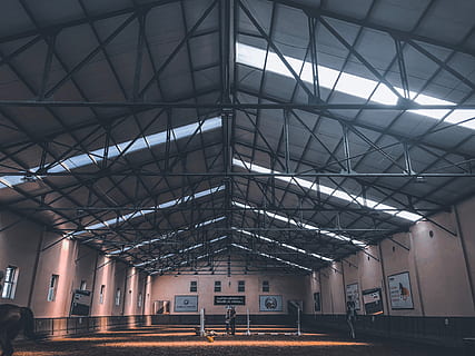 interior de l’edifici, edifici, hangar, la gespa, Istanbul, gall dindi, arquitectura, magatzem, finestra, humà, persona, claraboia, centre de Convencions, urbà, barri, fàbrica, edifici d'oficines, arena, acer, sostre, hotel, a l'interior, estructura construïda, cap gent, buit, dia, abandonat, habitació domèstica, indústria, vista d’angle baix, obsoleta, metall, absència, biga del sostre, 4K, CC0, domini públic, lliure de regalies