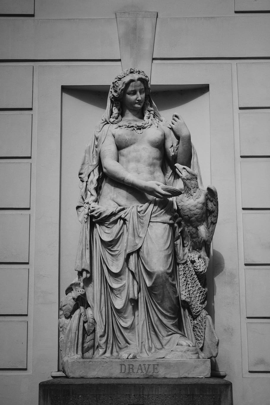 Austràlia, viena, escultura, representació humana, estàtua, art i artesania, representació, creativitat, semblança masculina, semblança femenina, artesania, cap gent, arquitectura, vista d’angle baix, dia, religió, estructura construïda, talla - producte artesanal, el passat, funció de construcció de parets, història, àngel, angle, estàtua d'art, 2K