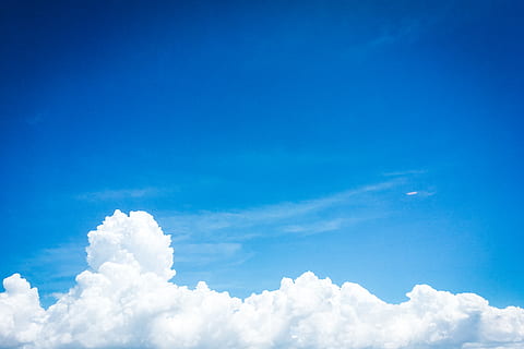 hvit skyhimmel, himmel, sky - himmel, blå, clouds, skjønnhet i naturen, naturskjønnhet - natur, bakgrunn, idylliske, hvit farge, rolig scene, kopiere plass, ro, atmosfære, natur, fluffy, miljø, levende farge, ingen folk, vind, meteorologi, utendørs, frihet, mykhet, abstrakt, lys, teksturert effekt, ovenfor, 4K, CC0, offentlig domene, opphavsrett gratis