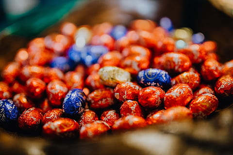 solid, milk, chocolate, foil, easter, eggs, lindt, easter eggs, food, food and drink, fruit, healthy eating, freshness, berry fruit, selective focus, wellbeing, blueberry, close-up, abundance, large group of objects, no people, sweet food, raspberry, indoors, sweet, day, retail, red, snack, temptation, 2K, CC0, public domain, royalty free