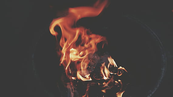 Feuer, rot, Gelb, Verbrennung, Flamme, Feuer - natürliches Phänomen, Hitze - Temperatur, orange Farbe, Nahansicht, Bewegung, Natur, Log, Nacht-, glühend, keine Leute, dunkel, Holz, Brennholz, Holz - Material, drinnen, Langzeitbelichtung, schwarzer Hintergrund, 2K, CC0, gemeinfrei, lizenzfrei
