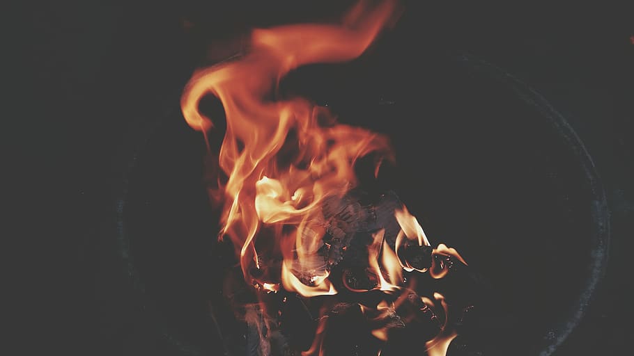 Feuer, rot, Gelb, Verbrennung, Flamme, Feuer - natürliches Phänomen, Hitze - Temperatur, orange Farbe, Nahansicht, Bewegung, Natur, Log, Nacht-, glühend, keine Leute, dunkel, Holz, Brennholz, Holz - Material, drinnen, Langzeitbelichtung, schwarzer Hintergrund, 2K