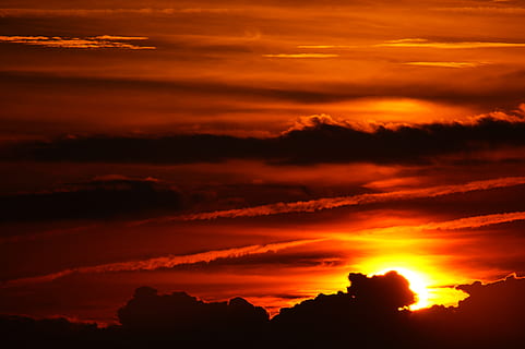 foto de silueta, nubes, oscuro, nubes oscuras, amanecer, cielo, naturaleza, naranja, escénico, Dom, rayo de sol, puesta de sol, nube - cielo, cielo dramático, belleza en la naturaleza, paisajes - naturaleza, temor, color naranja, paisaje de nubes, silueta, color vibrante, ambiente, multi color, antecedentes, atmósfera, tranquilidad, escena tranquila, amarillo, nadie, al aire libre, resumen, brillante, 5K, CC0, dominio público, libre de derechos