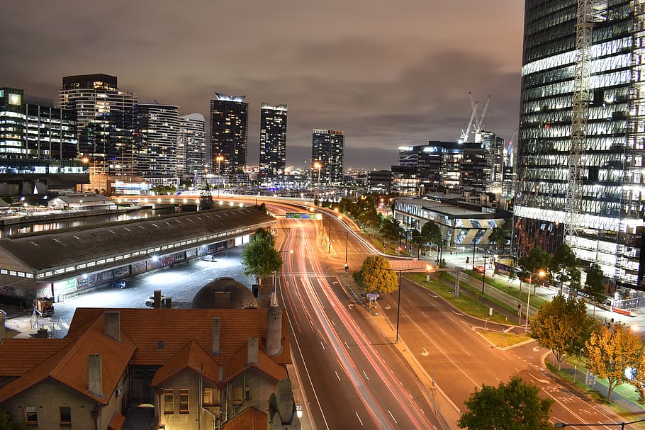 Melbourne, nit, llums, Austràlia, urbà, edificis, victòria, cbd, horitzó, arquitectura, carrer, exterior de l'edifici, ciutat, estructura construïda, transport, il·luminat, edifici, paisatge urbà, vista d’angle alt, carretera, cel, sender lleuger, manera de transport, moviment, exposició llarga, naturalesa, núvol - cel, exterior d’edifici d’oficines, cap gent, gratacels, carrer de la ciutat, modern, a l'aire lliure, 5K