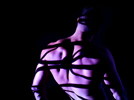 persoon, terug, schaduwen, man, licht, schaduw, Purper, gloed, silhouet, vent, spier, donker, kunst, fotografie, lowlight, zwarte kleur, vrouw, mensen, het menselijk lichaam, vrouwtjes, een persoon, sensualiteit, zwarte achtergrond, volwassen, studio opname, mode, backlit, jonge volwassene, schoonheid, 5K, CC0, publiek domein, royaltyvrij