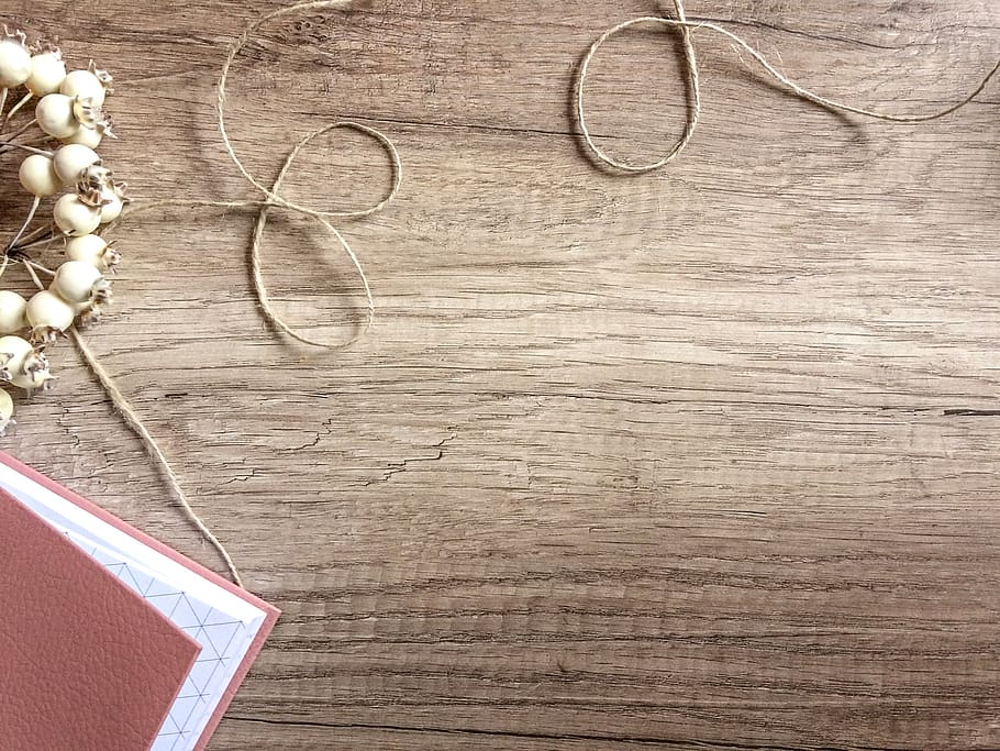 Österreich, Attrappe, Lehrmodell, Simulation, Holz - Material, Tabelle, keine Leute, drinnen, direkt darüber, Stillleben, High Angle View, Brille, braun, Kunst und Handwerk, Kreativität, Bodenbelag, Schmuck, texturiert, Nahansicht, Faden, Dekoration, Tag, persönliches Accessoire, 5K