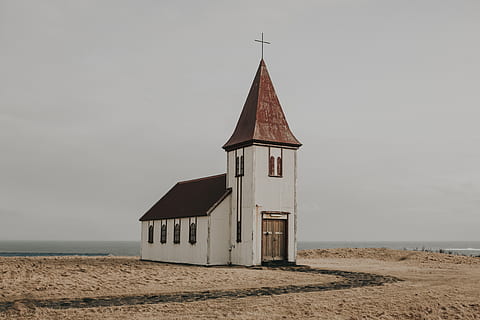architettura, costruzione, infrastruttura, struttura, istituzione, Chiesa, religione, sacro, attraversare, struttura costruita, cielo, esterno dell'edificio, terra, spiaggia, mare, acqua, natura, sabbia, orizzonte, nessuno, spiritualità, orizzonte sull'acqua, luogo di culto, Torre, credenza, all'aperto, guglia, 4K, CC0, dominio pubblico, privo di copyright