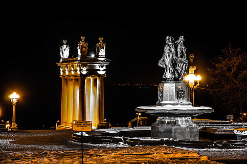 buio, notte, architettura, struttura, Fontana, luci, la neve, inverno, scultura, plaza, illuminato, nessuno, tavolo, candela, natura, natura morta, trasparente, vetro - materiale, in casa, avvicinamento, attrezzatura per l'illuminazione, metallo, contenitore, acqua, attrezzature domestiche, statua, girato in studio, sfondo nero, 4K, CC0, dominio pubblico, privo di copyright