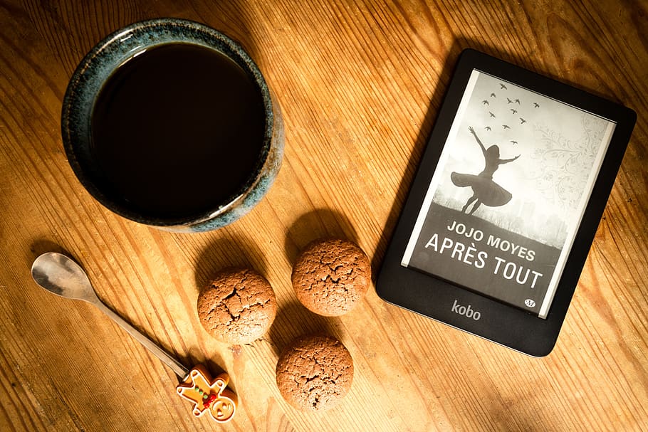 vinter, efterår, bord, træ, Bestil, Læs, kaffe, krus, muffin, chokolade, muffins, tablet, læselys, Kobo, e-bog, sæsoner, struktur, honningkage, smag, kokon, hus, træ - materiale, indendørs, meddelelse, ingen mennesker, mad og drikke, høj vinkel visning, tæt på, tekst, direkte over, drikke, kunstkultur og underholdning, forberedelse, nummer, teknologi, vestlige script, rejse, forfriskning, trækorn, 2K